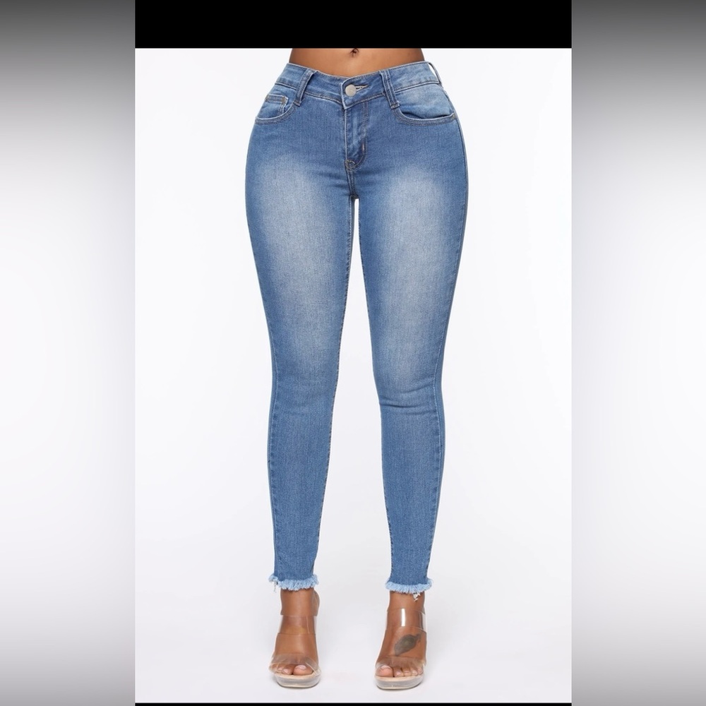Fashion Nova On The Fray Ankle Jeans. Size 7